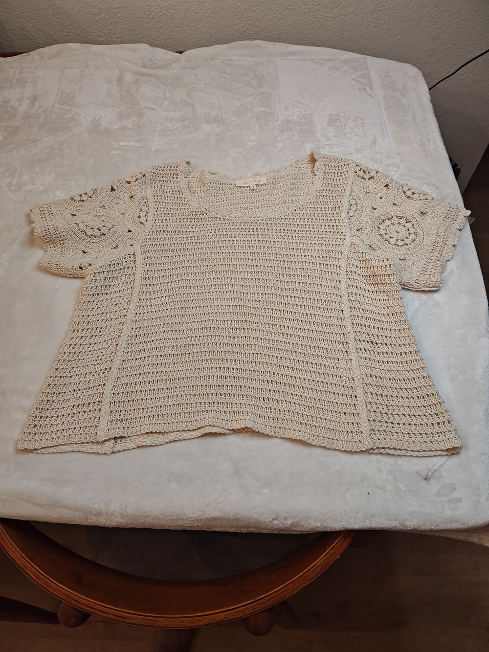 Boho style Cream crochet top with floral details. Size: XL  #006